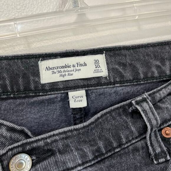Abercrombie & Fitch Curve Love The 90s Relaxed Jean High Rise Black Size 30/10L - Picture 3 of 6